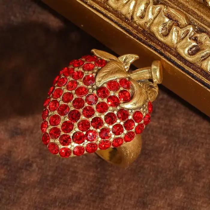 Bague Vintage fraise rouge couleur or feuille strass Cocktail bijoux de créateur de luxe accessoires de haute qualité femme 2025