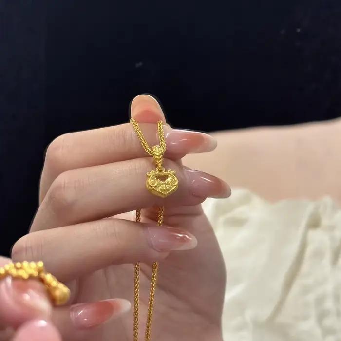 Antique or artisanat vintage mini fleur de lotus Ruyi serrure pendentif exquis collier collier chaîne banquet bijoux fins cadeau