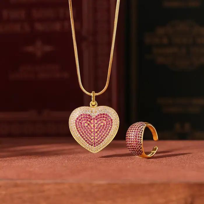 Ensemble Collier et Bague Tendance en Acier Inoxydable Plaqué Or avec Pendentif Cœur en Zircon Rose Rouge pour Femme, Bijoux de Mode Charmants, Vente en Gros