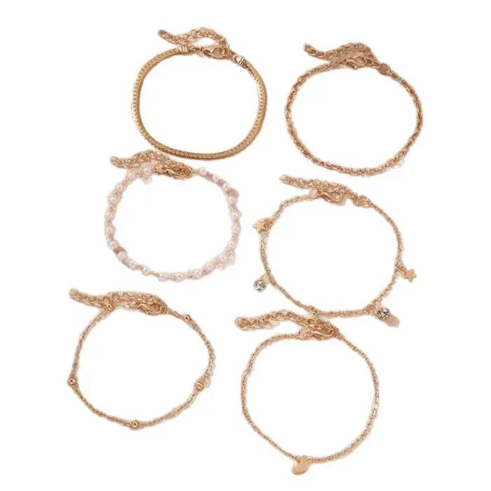 Lot de 6 bracelets déstructurés en perles et chaîne – Une touche créative sur le luxe classique, conçus pour une superposition artistique.