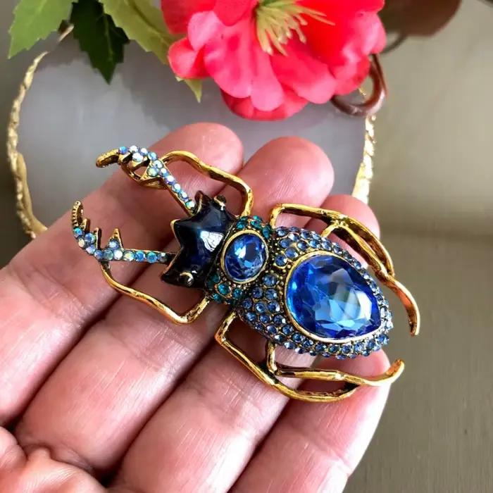 Broches pour hommes et femmes, Design d'insecte coccinelle, beaux bijoux de Simulation de luxe Baroque, cadeaux de Couple de vacances pour fête de mariage
