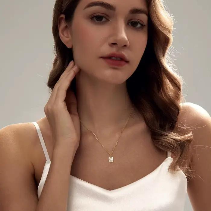Collier en or avec pendentif en diamant pour femmes, colliers ras du cou délicats plaqués or 18 carats, bijoux simples en or, cadeaux pour femmes et filles