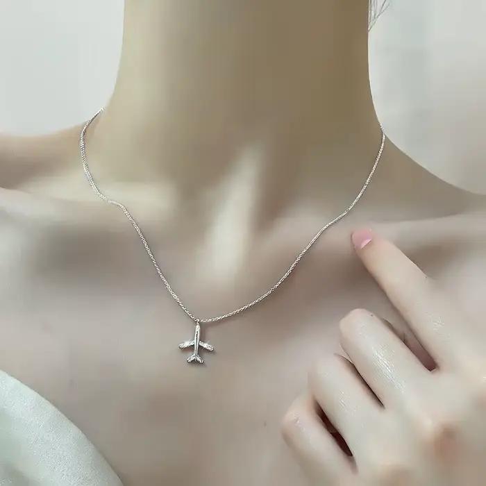 VOQ nouvelle mode avion cubique zircone couleur argent pendentif collier dames clavicule chaîne bijoux coréens