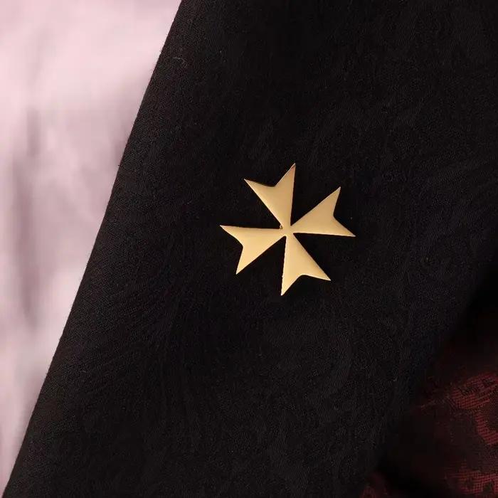 Broches croix en acier inoxydable tendance, bijoux de marque exquis unisexe pour costumes, badges et broches pour femmes et hommes