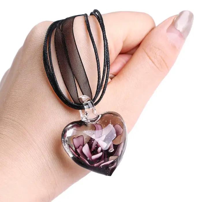 Collier pendentif fleur incrustée de bijoux Murano, collier ruban, pendentif cœur en verre