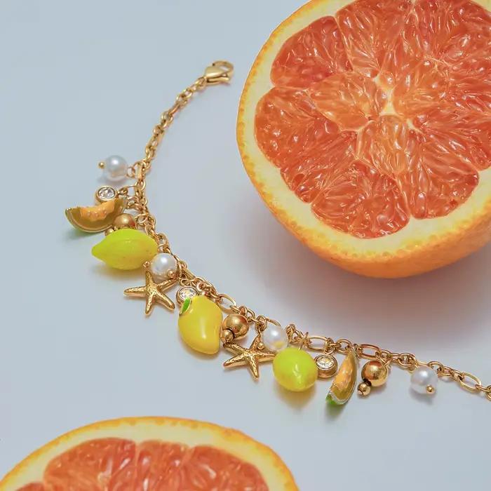 Bracelet à breloques en acier inoxydable avec motifs fruits exotiques et étoiles de mer pour femmes style moderne à offrir occasions spéciales