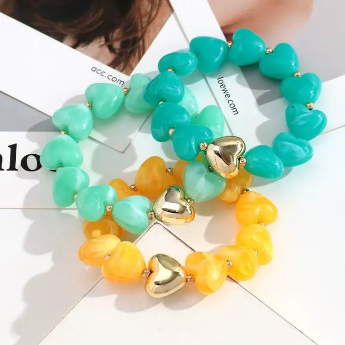 Nouveaux Bracelets Tendance Multicolores en Résine avec Cœur Perlé pour Femmes, Bracelet Élastique en Acrylique Fait Main Populaire, Bijou Tendance, Cadeau
