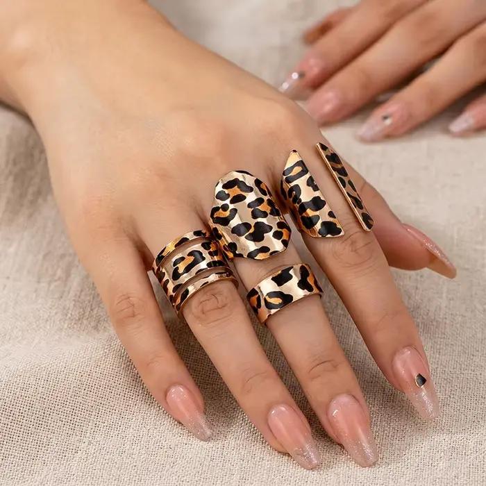 Lot de 5 bagues tendance et simples pour femme, motif léopard imprimé, collection 2026, style audacieux et cool