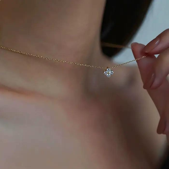 Collier élégant à quatre feuilles de trèfle, plaqué or 18 carats, petit pendentif, chaîne de clavicule, collier délicat pour femmes