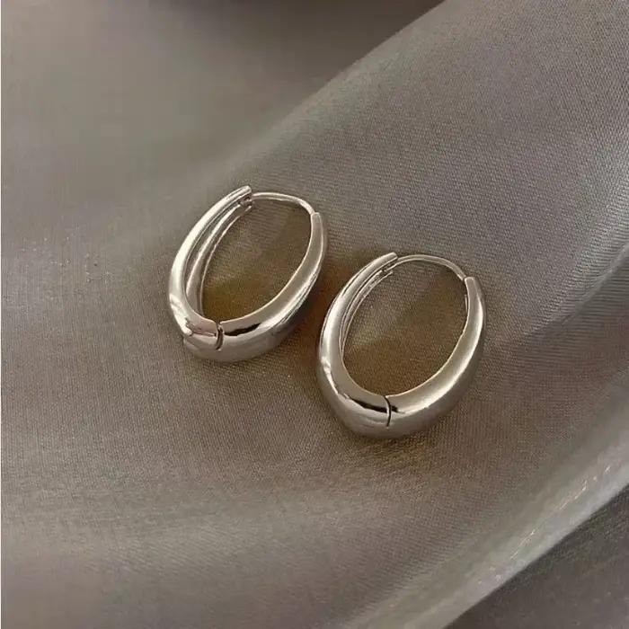 Boucles d'oreilles créoles ovales minimalistes pour femmes, géométrie en métal, document doré, cadeau de bijoux féminins, nouveau design, tendance de la mode