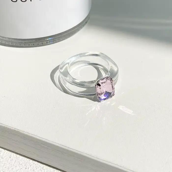 Bague en résine incrustée de zircons colorés, simple et tendance, pour femme, cadeau mignon et élégant pour anniversaire ou événement commémoratif