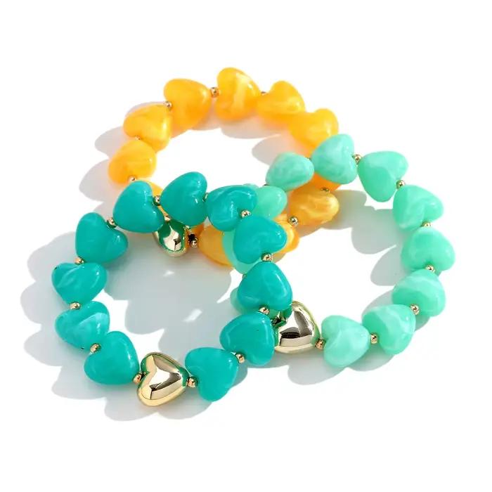 Nouveaux Bracelets Tendance Multicolores en Résine avec Cœur Perlé pour Femmes, Bracelet Élastique en Acrylique Fait Main Populaire, Bijou Tendance, Cadeau