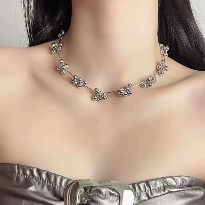 Nouveau Collier Perles de Raisin 2024 pour Femme, Accessoire Premium Fait Main, Chaîne de Clavicule, Port Superposé, Style Spice Girl Millenium