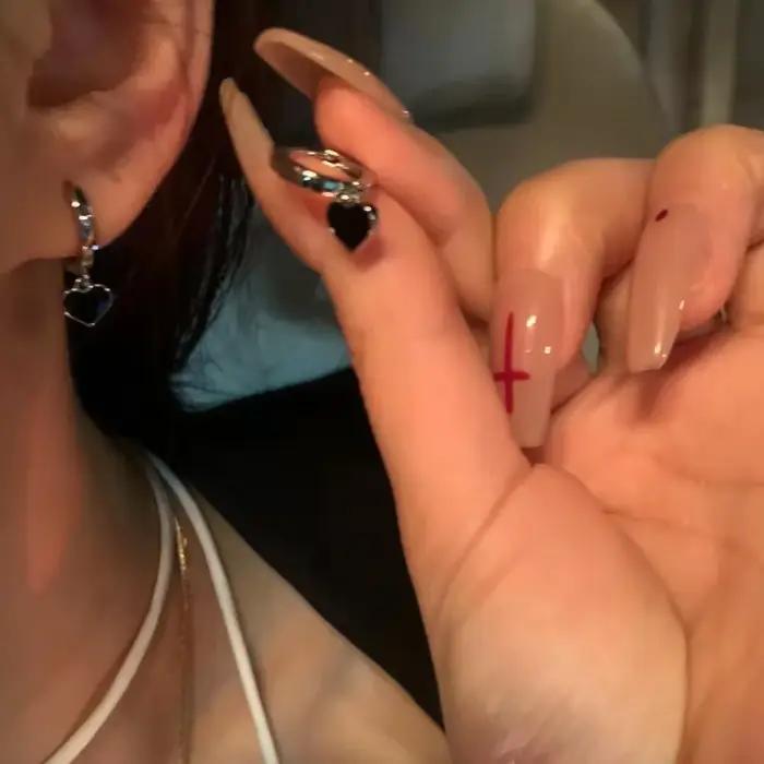 Boucles d'oreilles créoles géométriques en forme de cœur pour femmes et filles, accessoires de bijoux, document noir, creux, mode, 2023