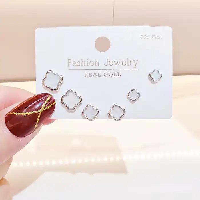 Ensemble de boucles d'oreilles trèfle à quatre feuilles pour femmes, haut de gamme, géométrique intégré, coquille blanche, trois paires de bijoux d'oreille, nouvelle collection 2025