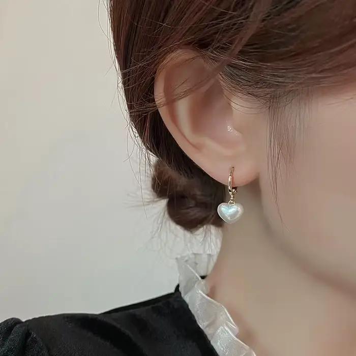 Boucles d'oreilles pendantes en forme de cœur et de perles pour femmes, Design classique, bijoux à la mode, accessoires de tempérament doux pour filles, 2025
