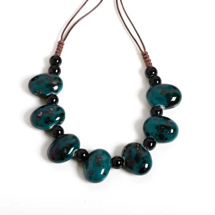 Collier en céramique émaillée fabriqué à la main, perles d'inspiration de pierre verte Vintage, bijoux artisanaux rustiques réglables pour femmes S 001192