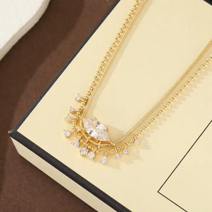 Collier de luxe en cuivre pour femmes avec pierres précieuses artificielles de forme marquise et design à pompon, idéal pour les mariages et les banquets.