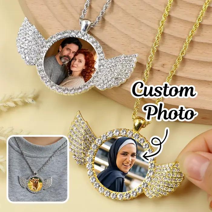 Collier personnalisé avec photo, bijoux élégants et personnalisés pour couples et proches.