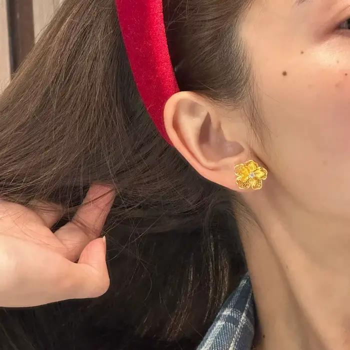 Boucles d'oreilles rétro à fleurs dorées pour femmes, design exquis et ajouré, bijoux fins Vintage de luxe, boucles d'oreilles quotidiennes