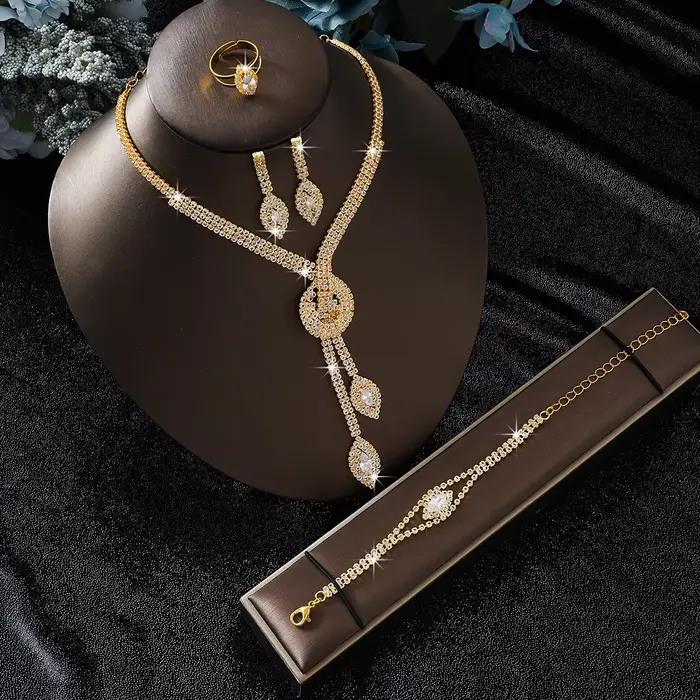 Ensemble de bijoux exquis et luxueux pour mariée, comprenant un collier et des boucles d'oreilles en zirconiums nude, pour mariage et banquet.