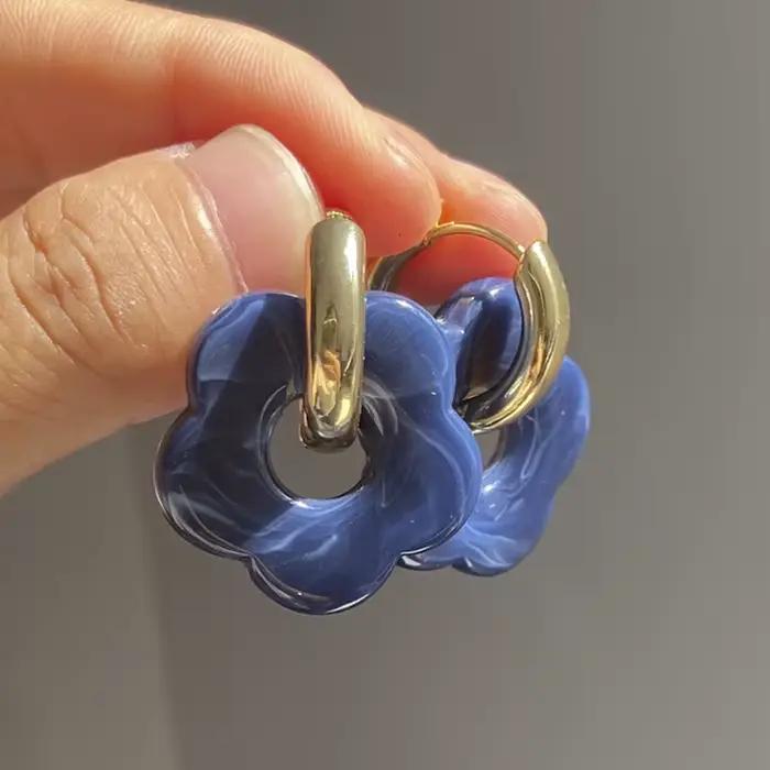 Boucles d'oreilles en résine de fleur acrylique rose, bijoux simples ronds creux en cuivre pour filles, cadeaux de personnalité de fête mignons, 2022