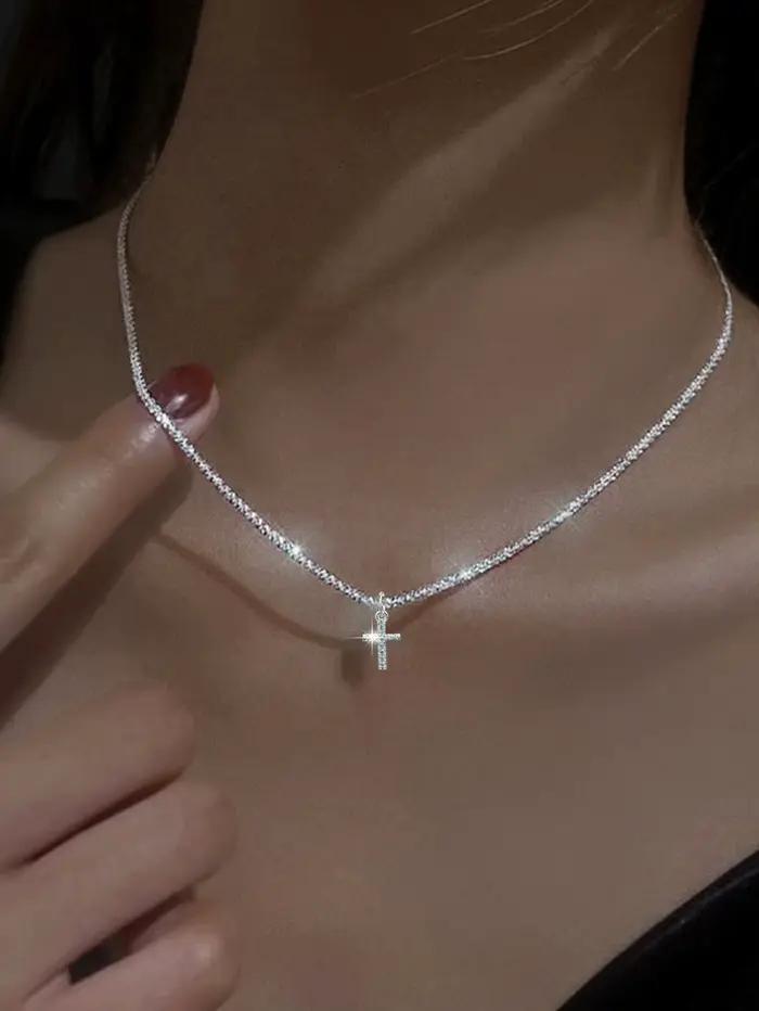 Collier ras du cou avec croix et clavicule, 1 pièce, simple