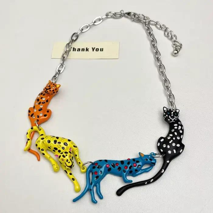 Collier pendentif léopard émaillé coloré, chaîne à breloques animales multicolores, bijoux punk Y2K tendance pour femme, cadeau de fête