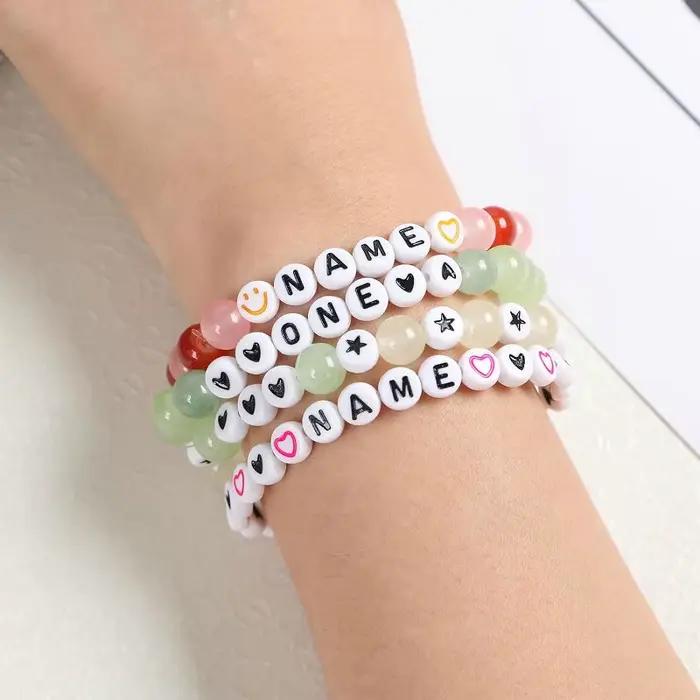 Kit de fabrication de bracelets d'amitié, 1400 pièces, perles de lettres assorties, perles de l'alphabet, perles Preppy, Kit de fabrication de bijoux avec étui à perles
