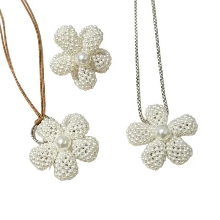 Nouveau Collier Long Créatif en Fausse Perle et Fleur pour Femme, Pendentifs Élégants Faits Main pour Pulls