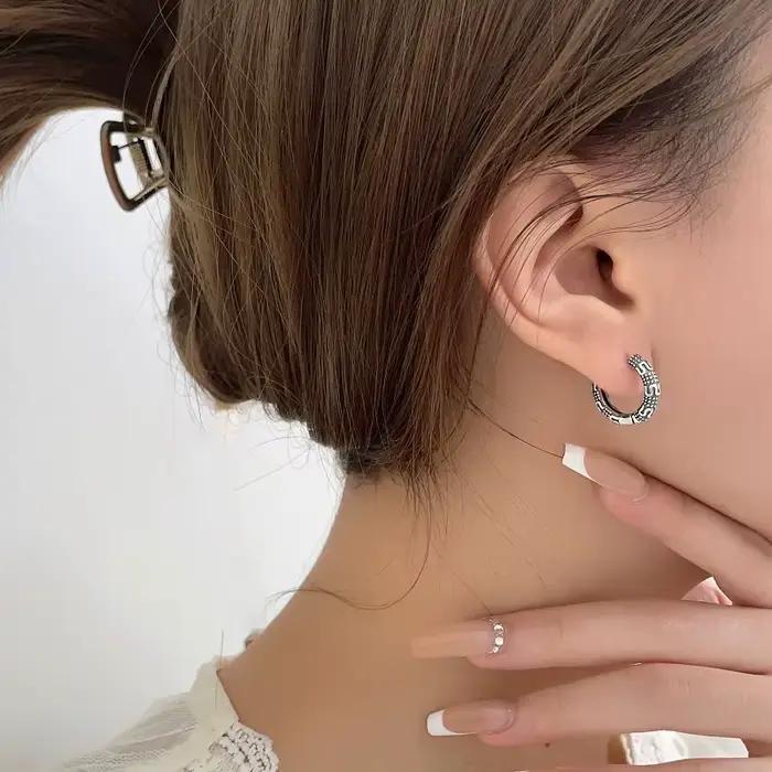 1 Paire de Petites Boucles d'Oreilles Créoles Rondes Multi-Styles Inoxydables pour Hommes et Femmes, en Acier Inoxydable, Style Gothique Rétro, Bijoux d'Oreille
