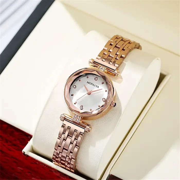 Montre à quartz en alliage avec diamants de marque 2022 de luxe raffinée pour les dames, bracelet en acier inoxydable plaqué Mode pour femmes Cadeau Horloge
