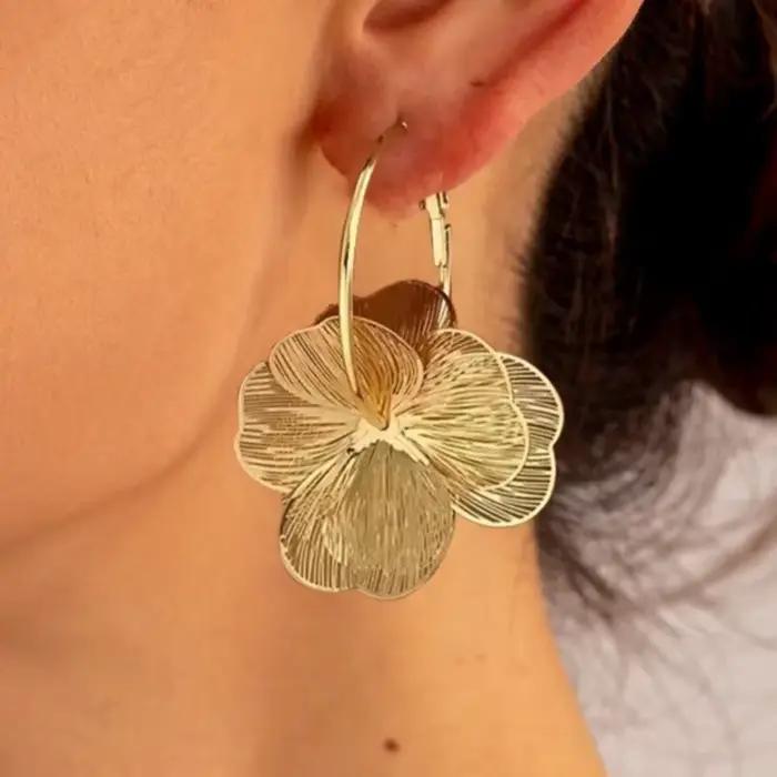 Boucles d'oreilles créoles Vintage dorées à fleurs creuses Double couche pour femmes, pour un usage quotidien, cadeau de bijoux parfait