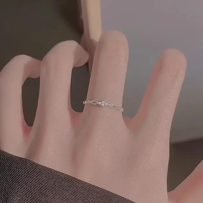 Bague en argent sterling 925 sertie de zircon géométrique trèfle à quatre feuilles pour femme occasions spéciales minimalistes elegance classique