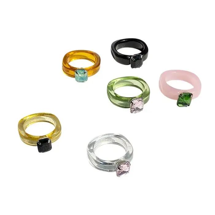 Bague en résine incrustée de zircons colorés, simple et tendance, pour femme, cadeau mignon et élégant pour anniversaire ou événement commémoratif