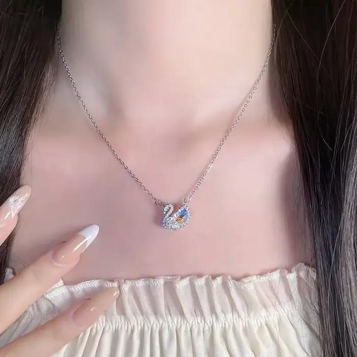 Collier Pendentif Cygne Designer en Argent Sterling Incrusté de Zircons et Cristaux Colorés, Chaîne de Clavicule Brillante pour Femme, Cadeau Bijou