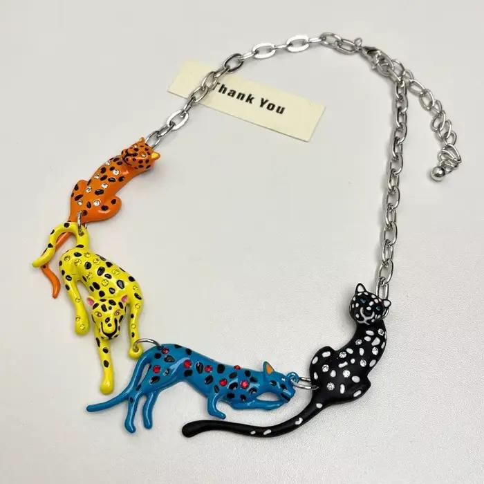 Collier pendentif léopard émaillé coloré, chaîne à breloques animales multicolores, bijoux punk Y2K tendance pour femme, cadeau de fête