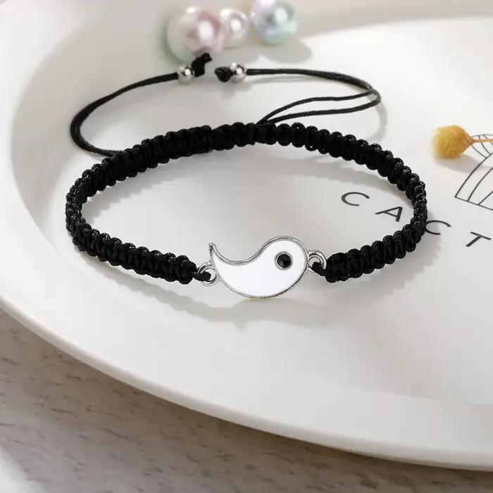 1 lot de 2 bracelets de réglage télescopique tressés en corde Yin et Yang simples Tai Chi Bagua noir et blanc pour hommes et femmes Coupl