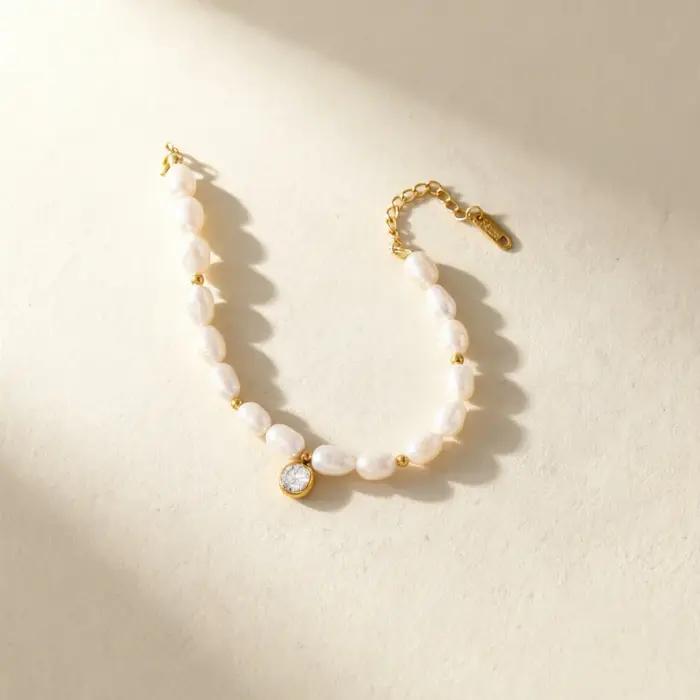 Bracelet en perles pour femmes plaqué or 18 carats avec breloque en zircon réglable en acier inoxydable pour occasions formelles et événements de gala