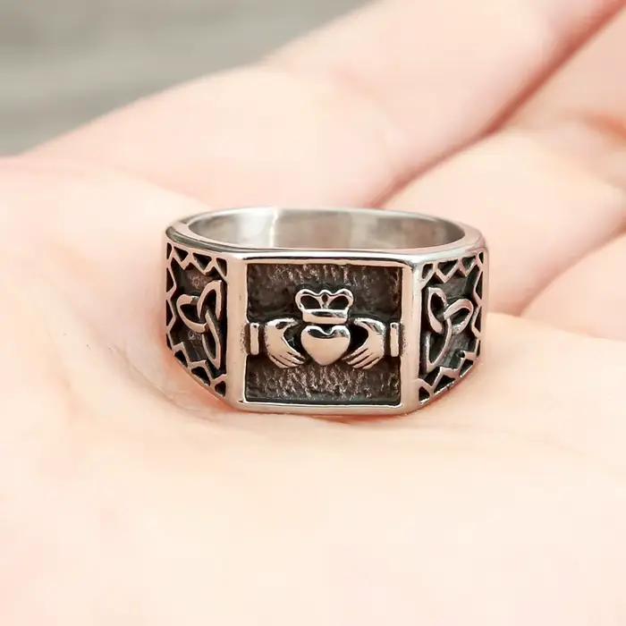 Bague Claddagh en acier inoxydable antique pour homme et femme, symbole de mariage et de couple, cadeau pour mariage, anniversaire et autres occasions spéciales