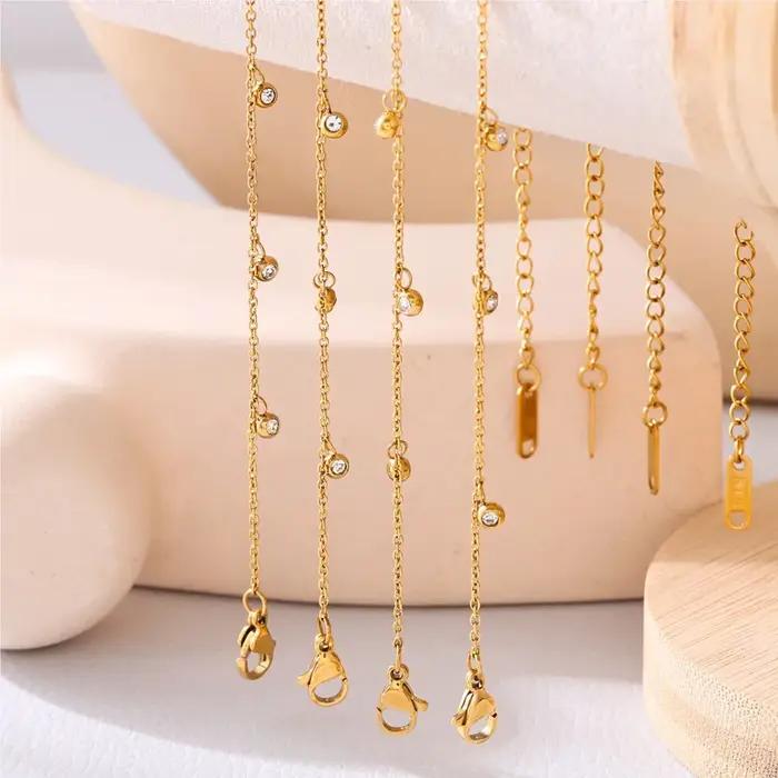Chaîne de cheville pour femme en acier inoxydable avec breloques multi-zirconiums