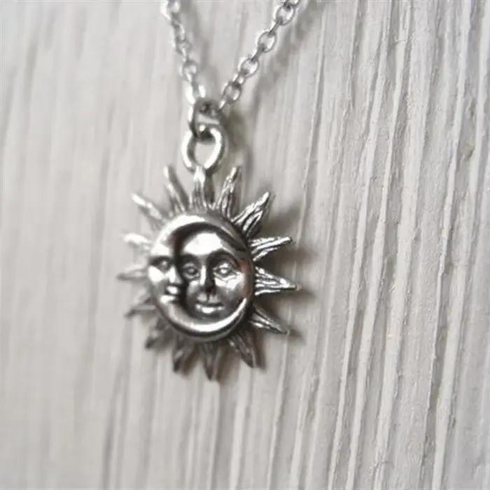 Collier Soleil et Lune Plaqué Argent avec Pendentif Unisexe Mode Punk pour Hommes Femmes Occasions Spéciales Amour Ajustable
