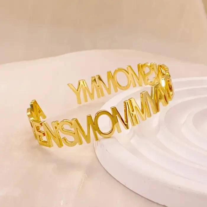 Bracelet en acier inoxydable personnalisé avec lettres larges pour femmes cadeau occasion spéciale nom mère enfant