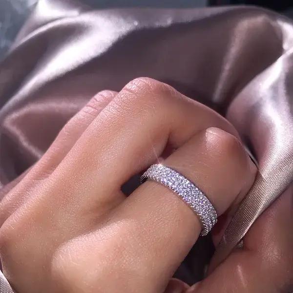 Bague de fiançailles de luxe en or blanc pour femme