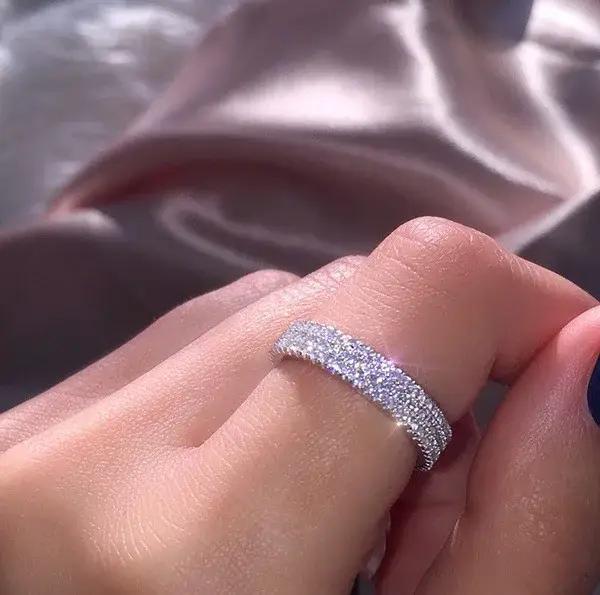 Bague de fiançailles de luxe en or blanc pour femme