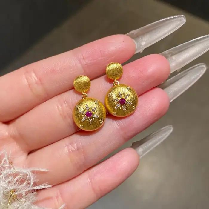 Boucles d'oreilles en diamants rouges scintillants et plaquées or pour femmes, bijoux de mariage de luxe élégants et classiques pour occasions spéciales