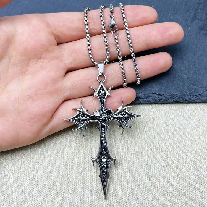 Collier gothique avec pendentif croix Double face
