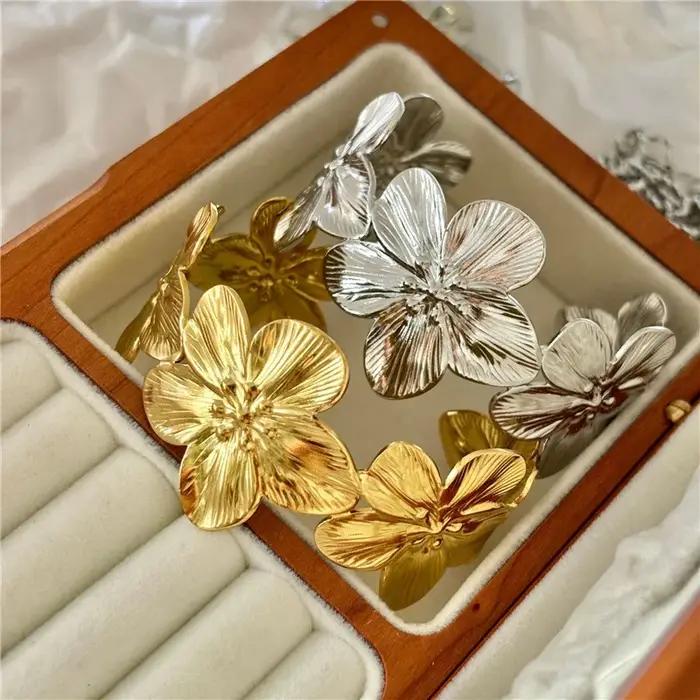 LATS – Bracelet à fleurs larges