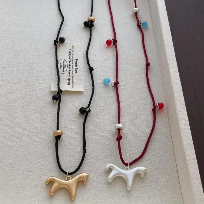 Colliers pendentifs Minar avec perles multicolores en forme de cheval de dessin animé