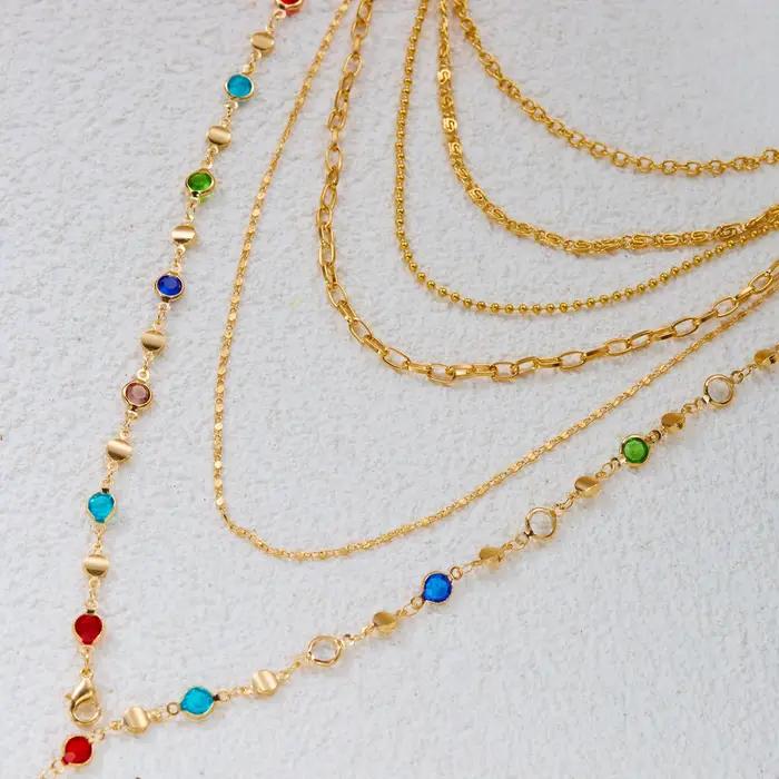 Collier à chaînes superposées pour femmes en alliage de zinc couleur or jaune clair style bohème Y2K avec perles de cristal colorées et strass